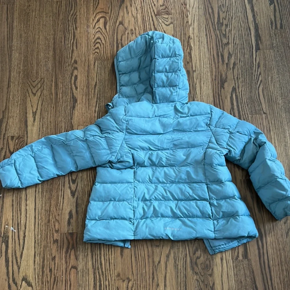 Uniqlo, Slate blue light puffer coat, size 6-7 - Picture 3 of 3